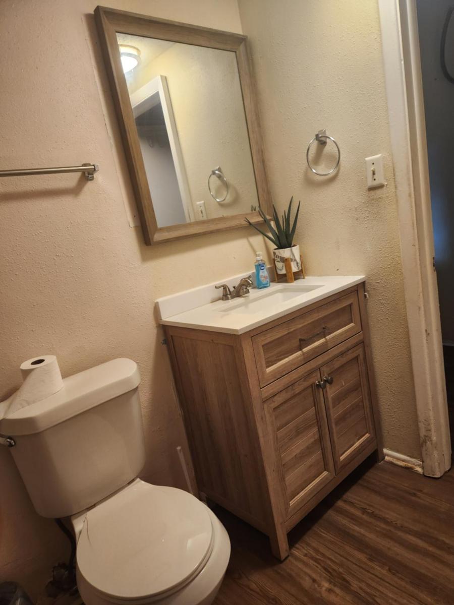 Spacious cozy 3 bedroom waterfront house at port Richey - Housity