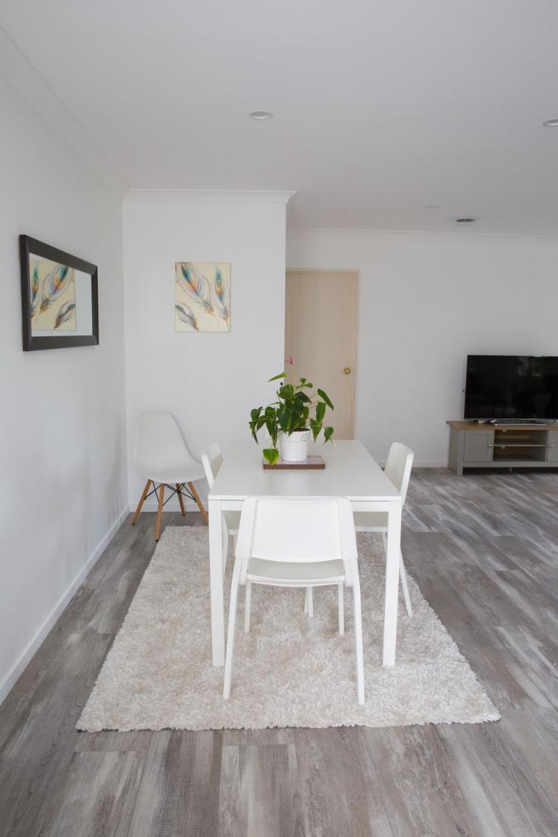 2 Bedrooms with Garage right on Te Awa River Bike Trail - Housity
