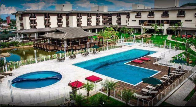 Flat Life Resort com vista do Lago - Housity