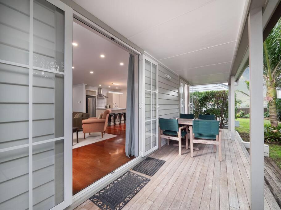 Beach Cottage Russell - Pool, Spa, Location - Housity