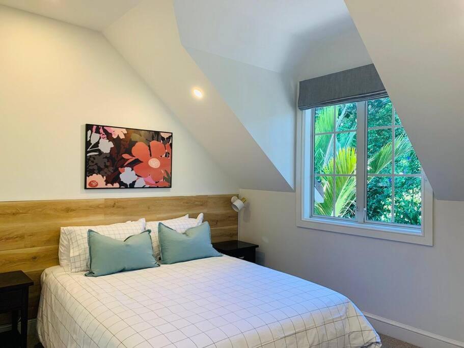 Beach Cottage Russell - Pool, Spa, Location - Housity