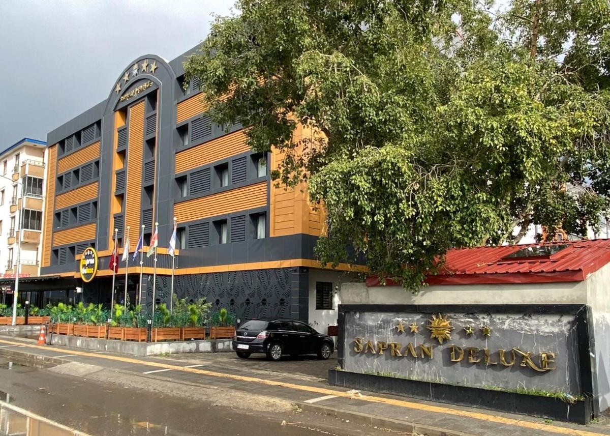 Sapran Deluxe Hotel - Housity