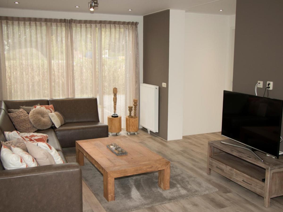 Modern holiday home with sauna - Housity