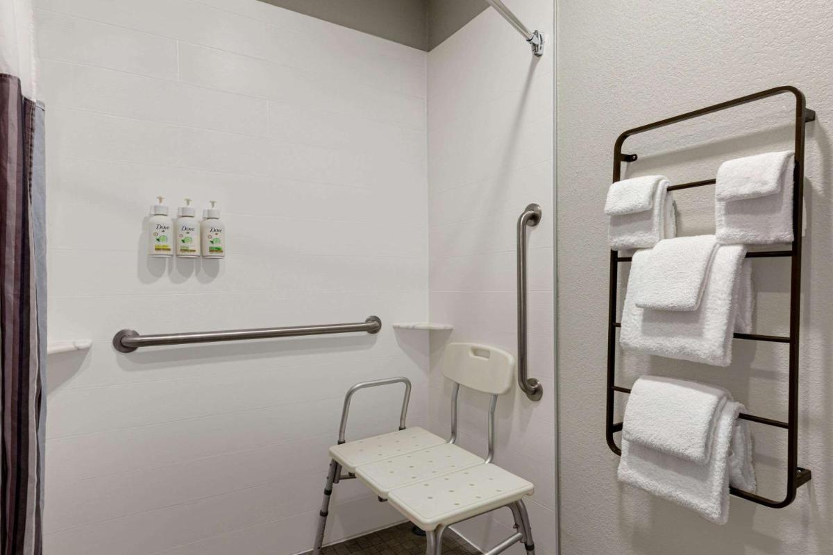 La Quinta by Wyndham Oxford - Anniston - Housity
