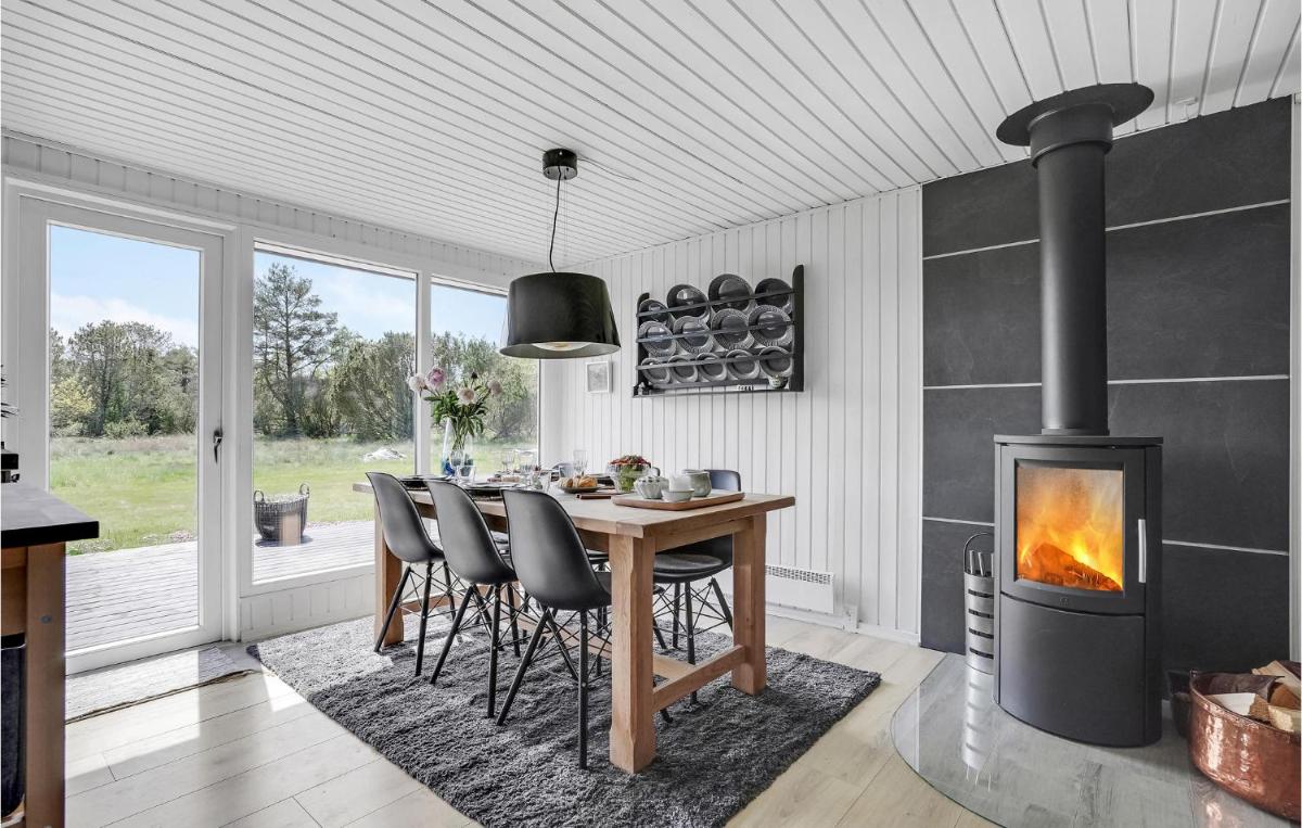 Amazing Home In Ålbæk With Kitchen - Housity
