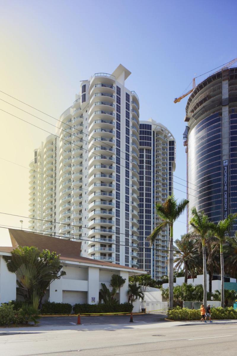 Marenas Beach Resort Private Luxury Suites - Housity