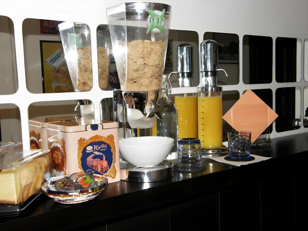 Breakfast In Bed - Housity