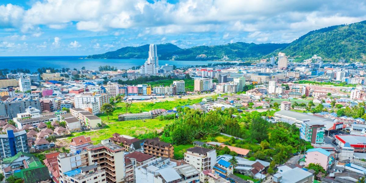 Meet Holiday International Hotel-Patong 普吉岛相遇国际度假酒店-芭东店 - Housity
