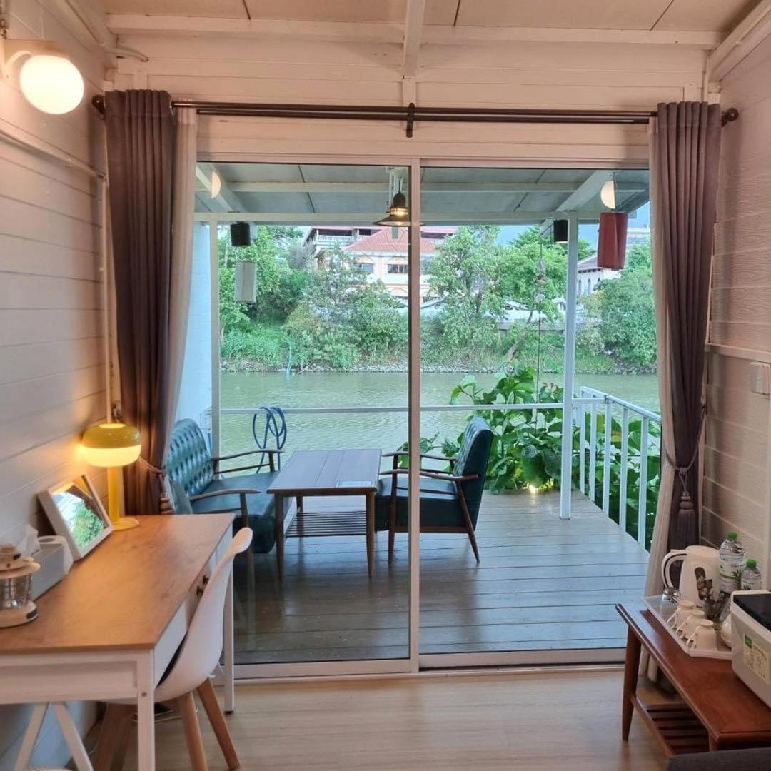 บ้านริมน้ำ โฮมสเตย์ ปราจีนบุรี - Housity