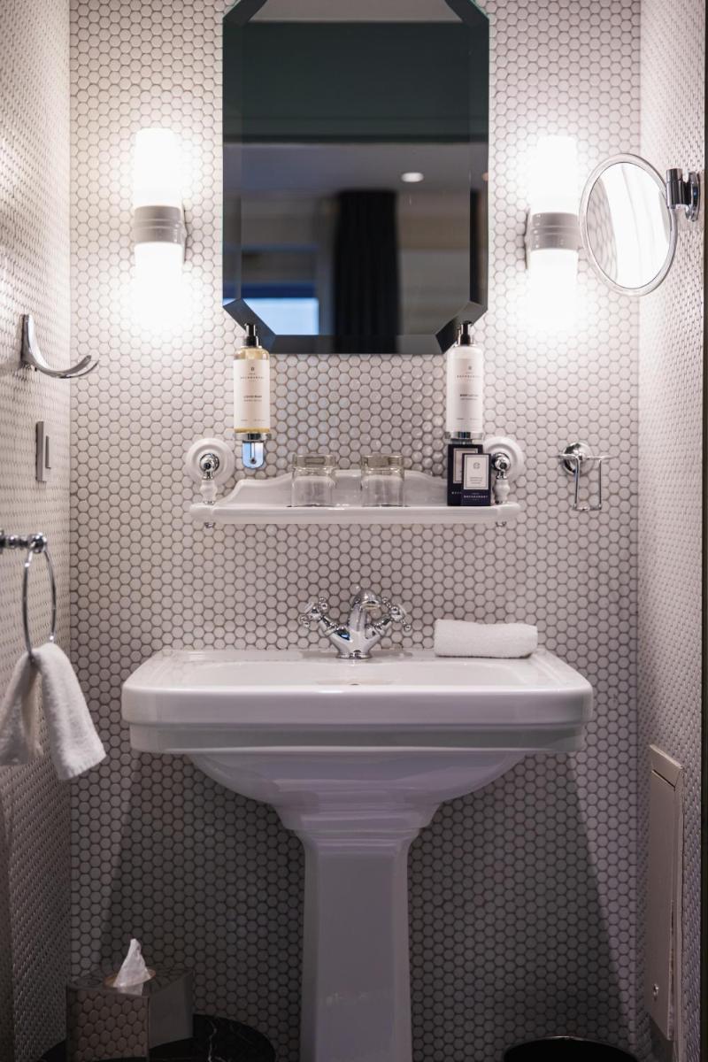 Salle de bains dans l'établissement Hotel Bachaumont