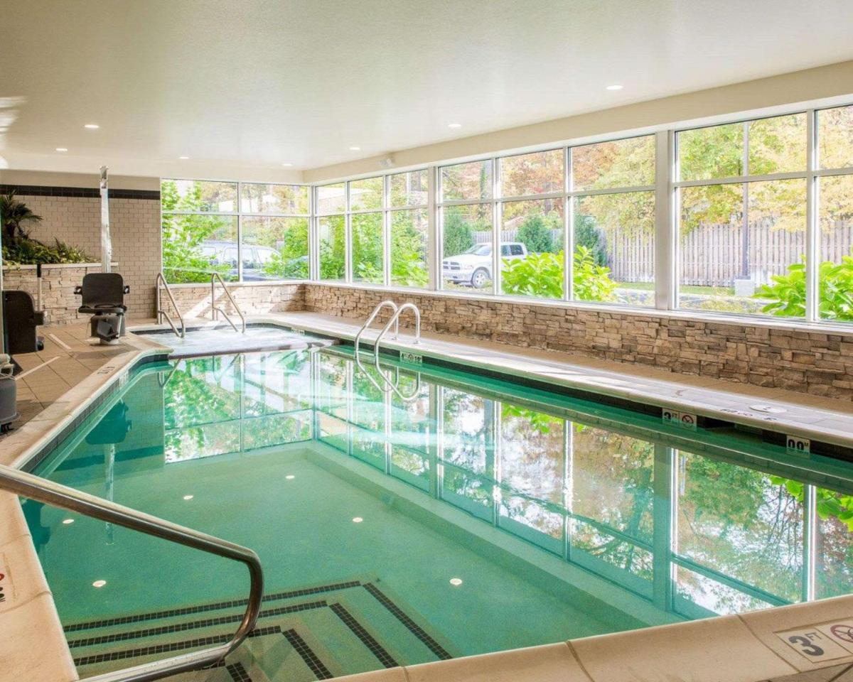 Cambria Hotel Traverse City - Housity