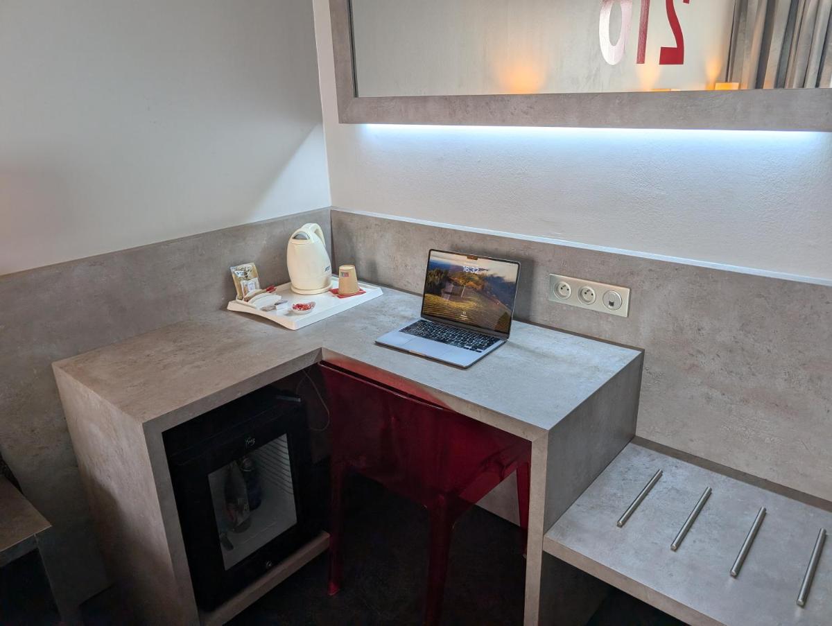 Cuisine ou kitchenette dans l'établissement Hotel L'Hotan