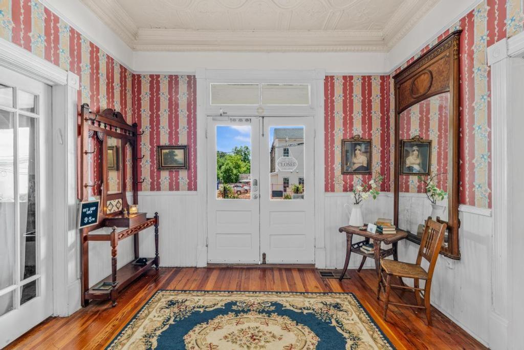 Veranda Historic Inn - Housity