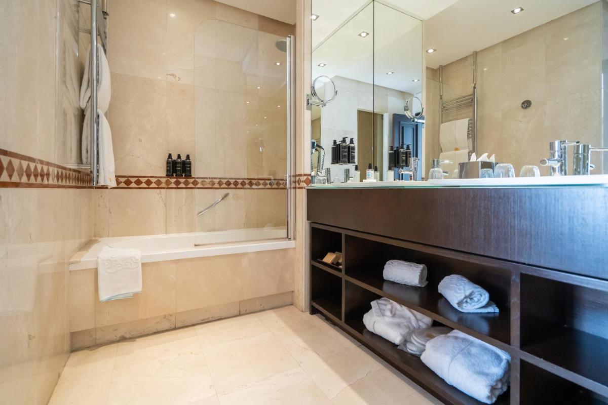 Un baño de GPRO Valparaiso Palace & Spa