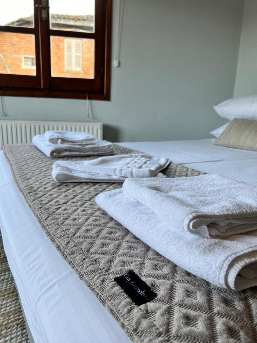 GaliniCafe22-suites - Housity