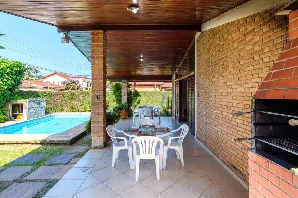 BH4 · BH4: CASA COM PISCINA AO LADO DA PRAIA GRANDE - Housity