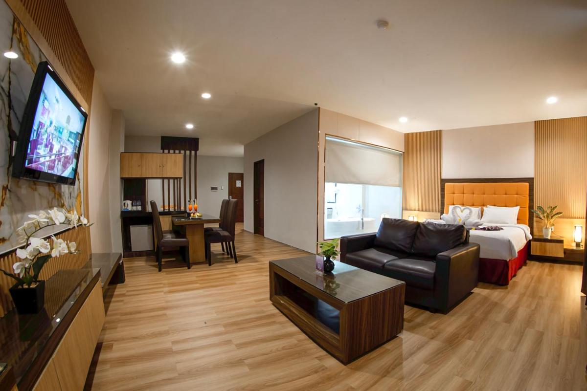Lombok Plaza Hotel and Convention - Housity