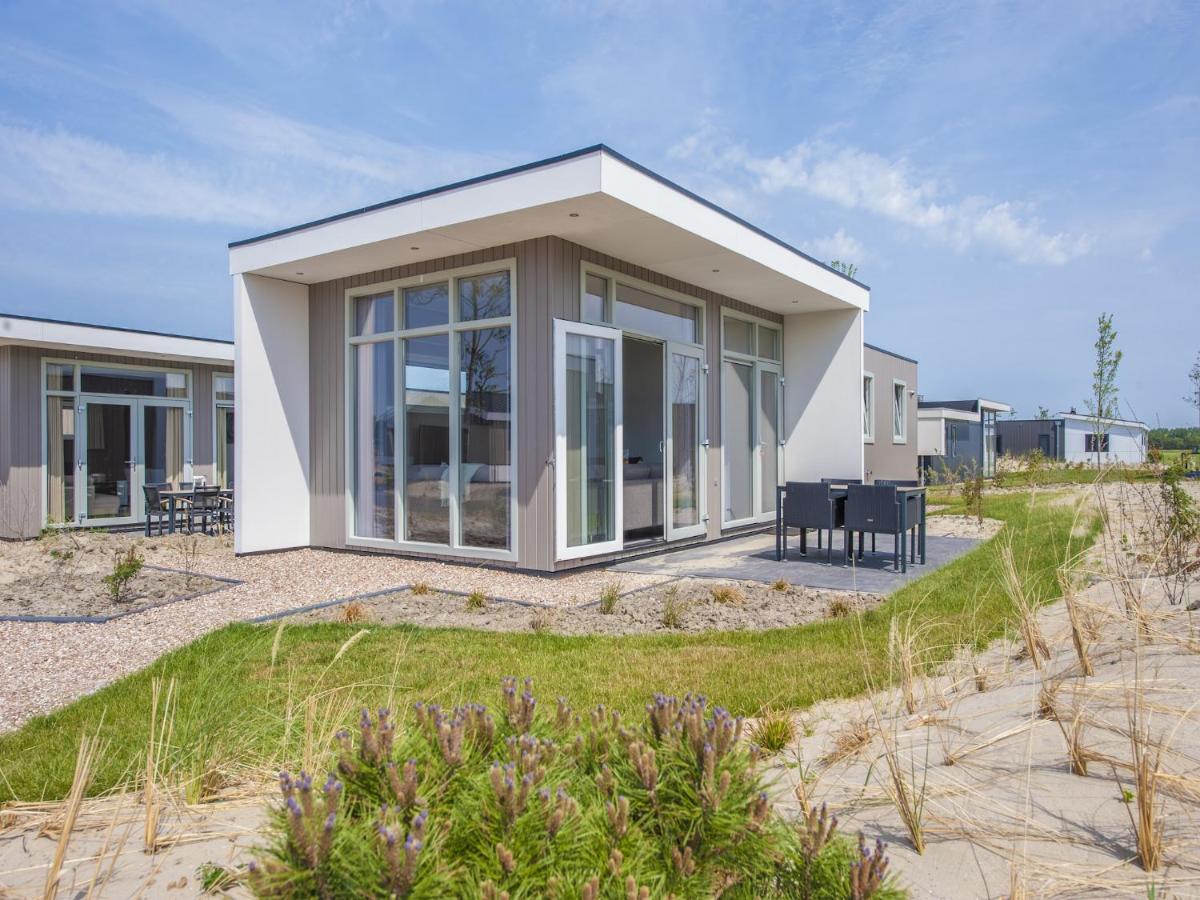 Modern lodge located 4 5 km from Rockanje - Housity
