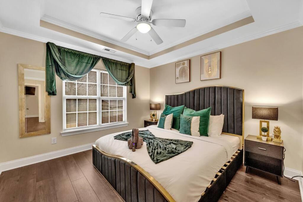 Cozy 2B Townhouse - Hot Tub - Housity