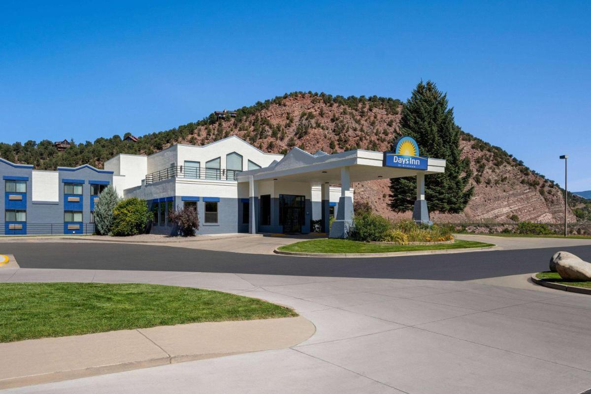 Days Inn by Wyndham Carbondale - Housity