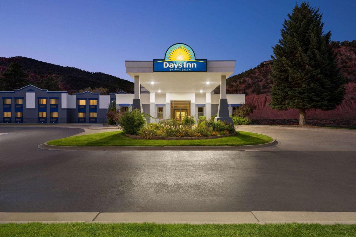 Days Inn by Wyndham Carbondale - Housity