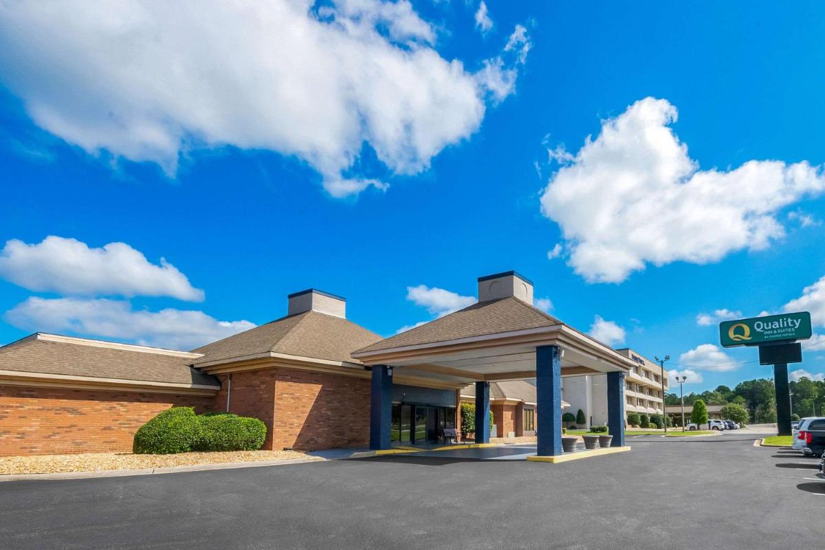Quality Inn & Suites Fayetteville I-95 - Housity