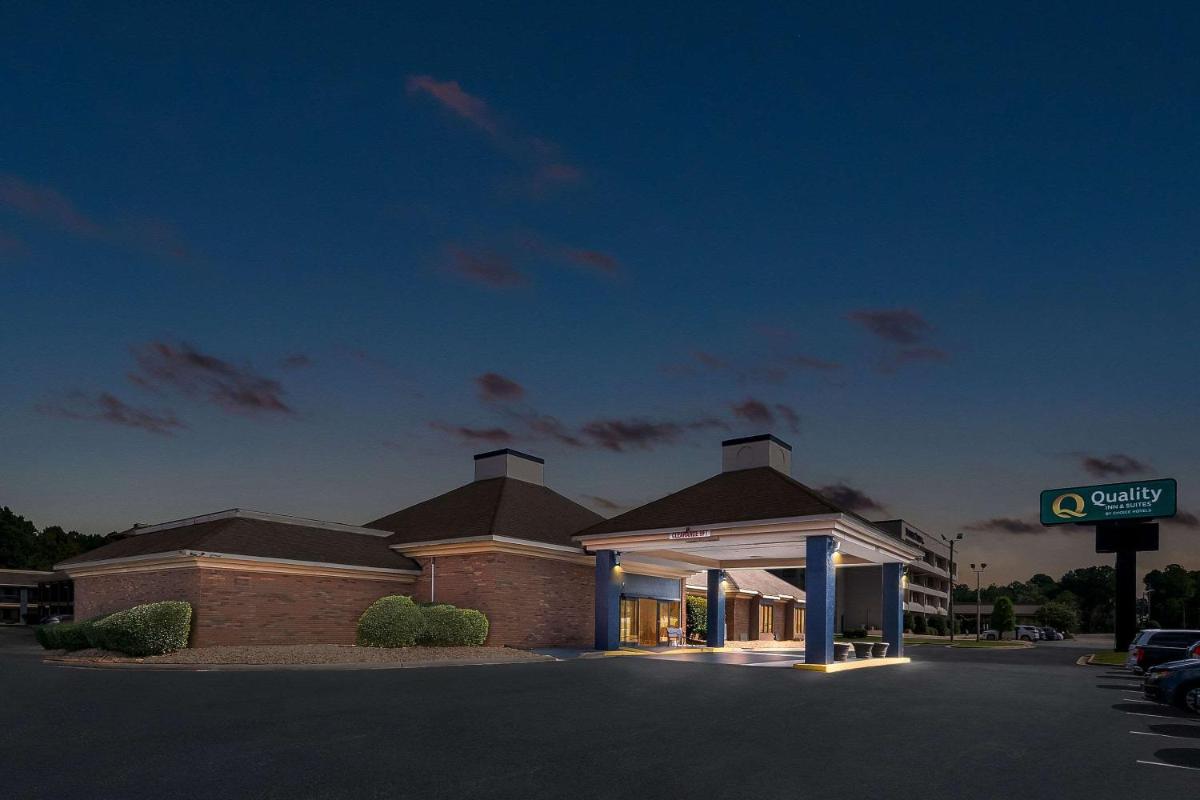 Quality Inn & Suites Fayetteville I-95 - Housity