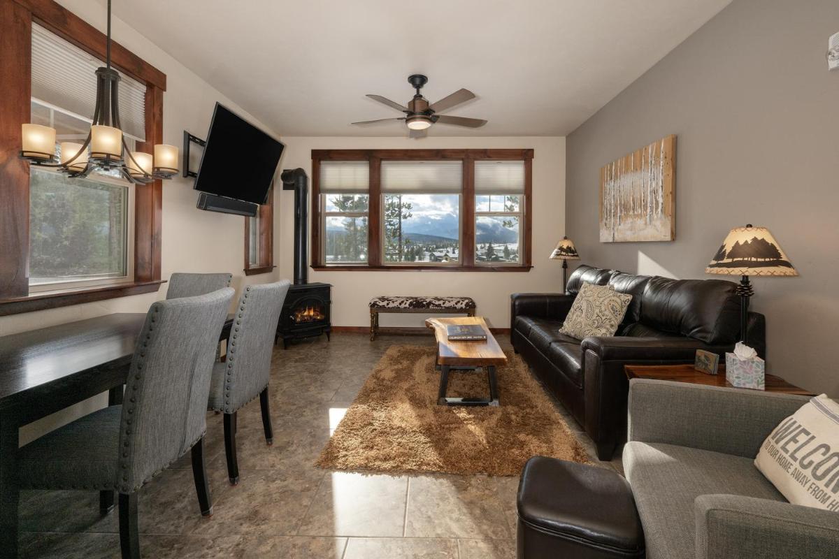 Cozens Pointe E 102 condo - Housity