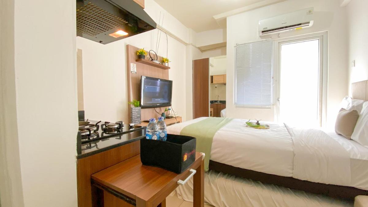 Studio Green Pramuka City Apartment with Mall Access By Travelio - Housity