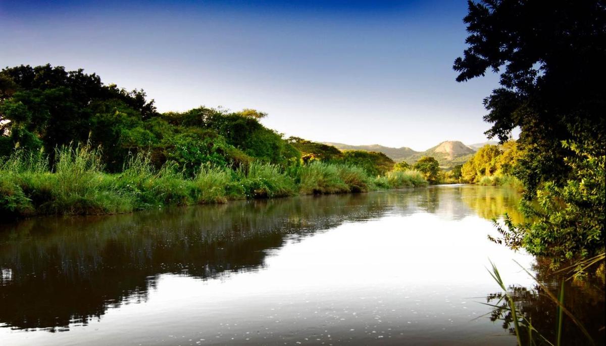 Hippo Waterfront Lodge - Housity