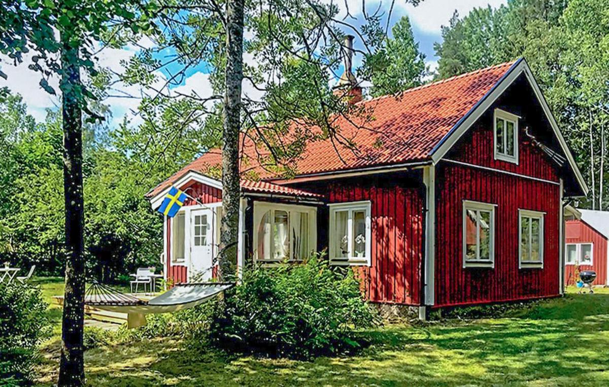 Three-Bedroom Holiday Home In Hultsfred - Housity