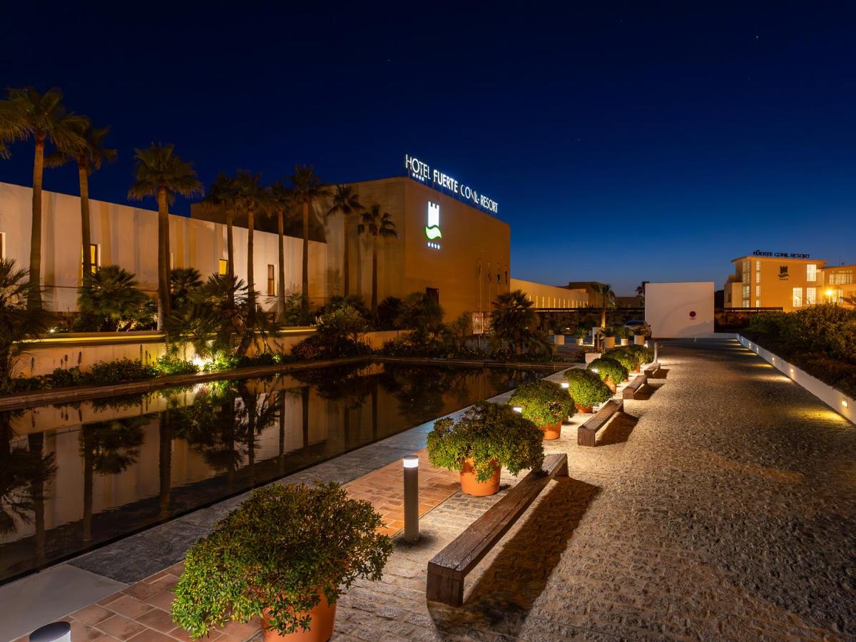 Jardín al aire libre en Hotel Fuerte Conil-Resort