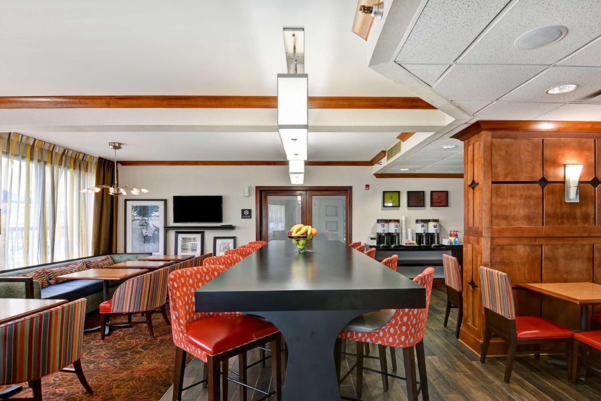 Hampton Inn Memphis Poplar - Housity