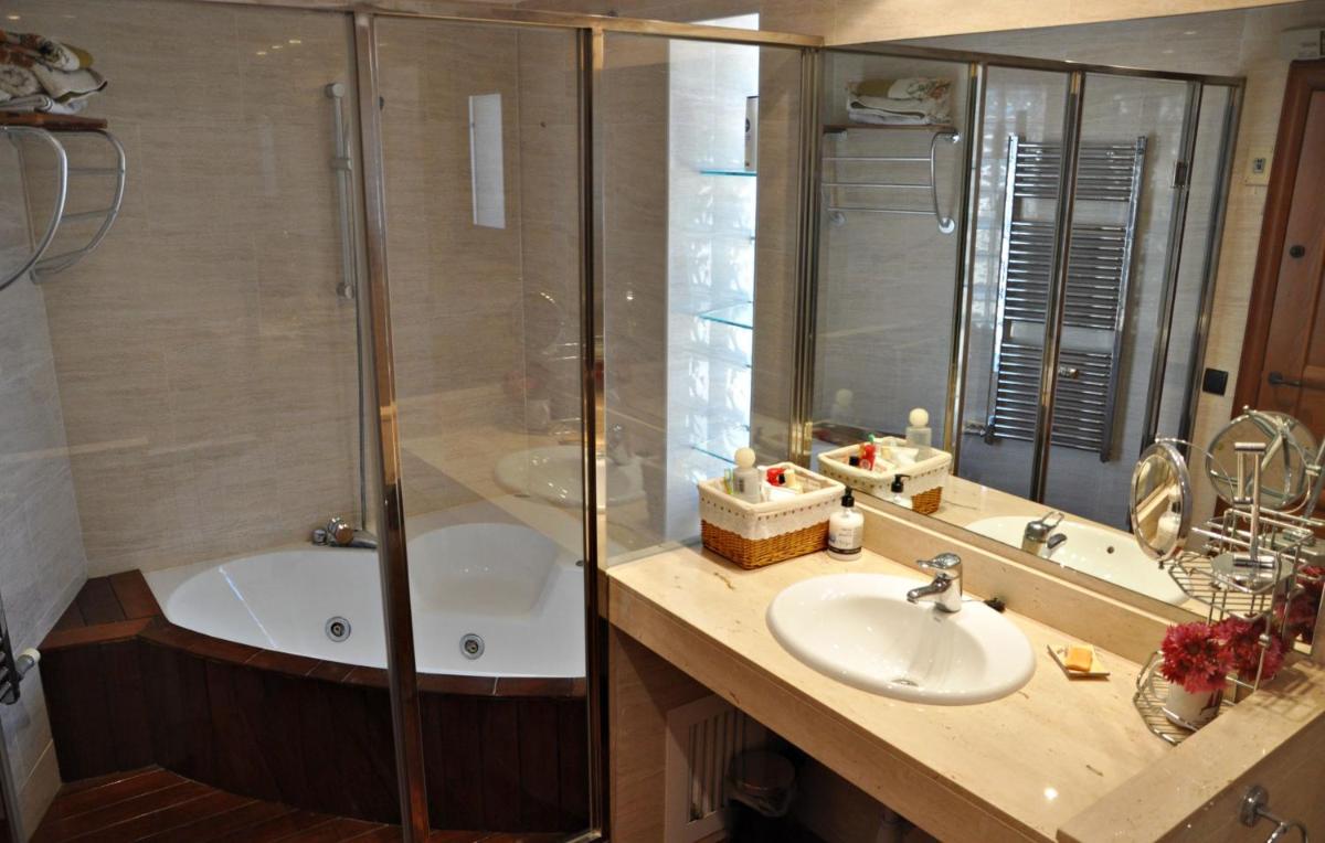 Casa Plana Novella con piscina privada - Housity