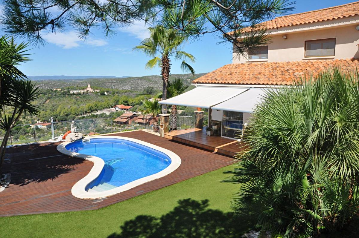 Casa Plana Novella con piscina privada - Housity