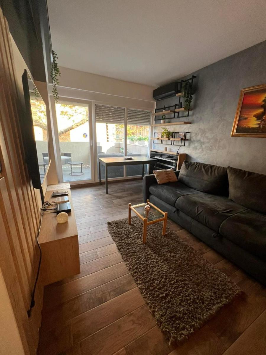 LUX Apartment A&M Netflix - Housity