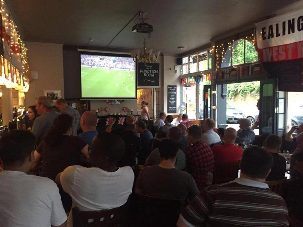 The Kings Arms - Hizvo