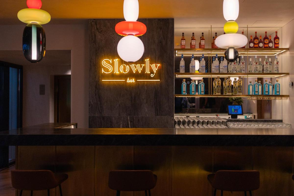 A área de bar ou lounge em Altis Porto Hotel