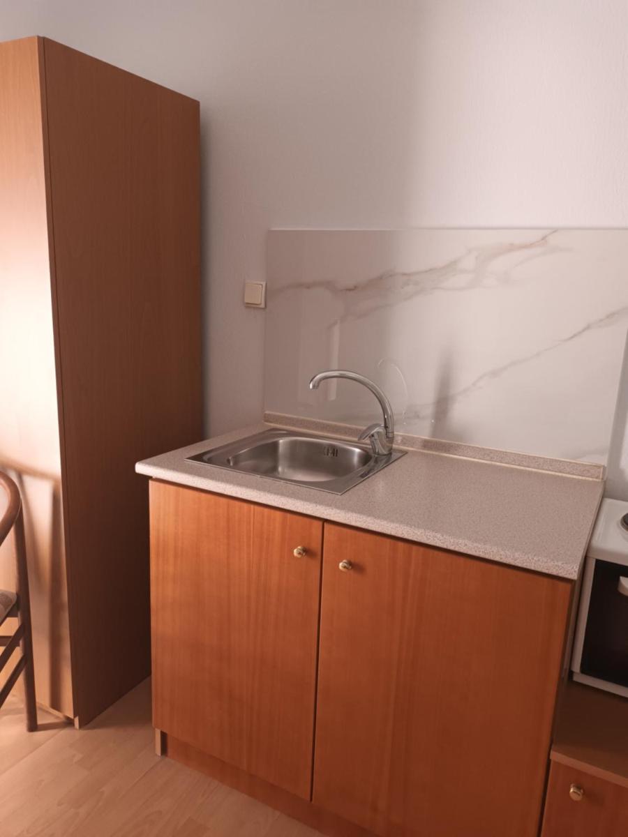 Krystal Hotel - Housity