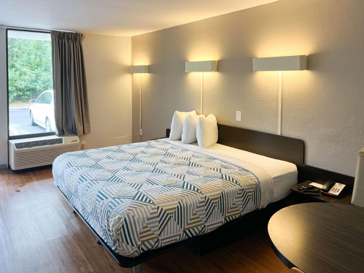 Motel 6-Newnan, GA - Housity