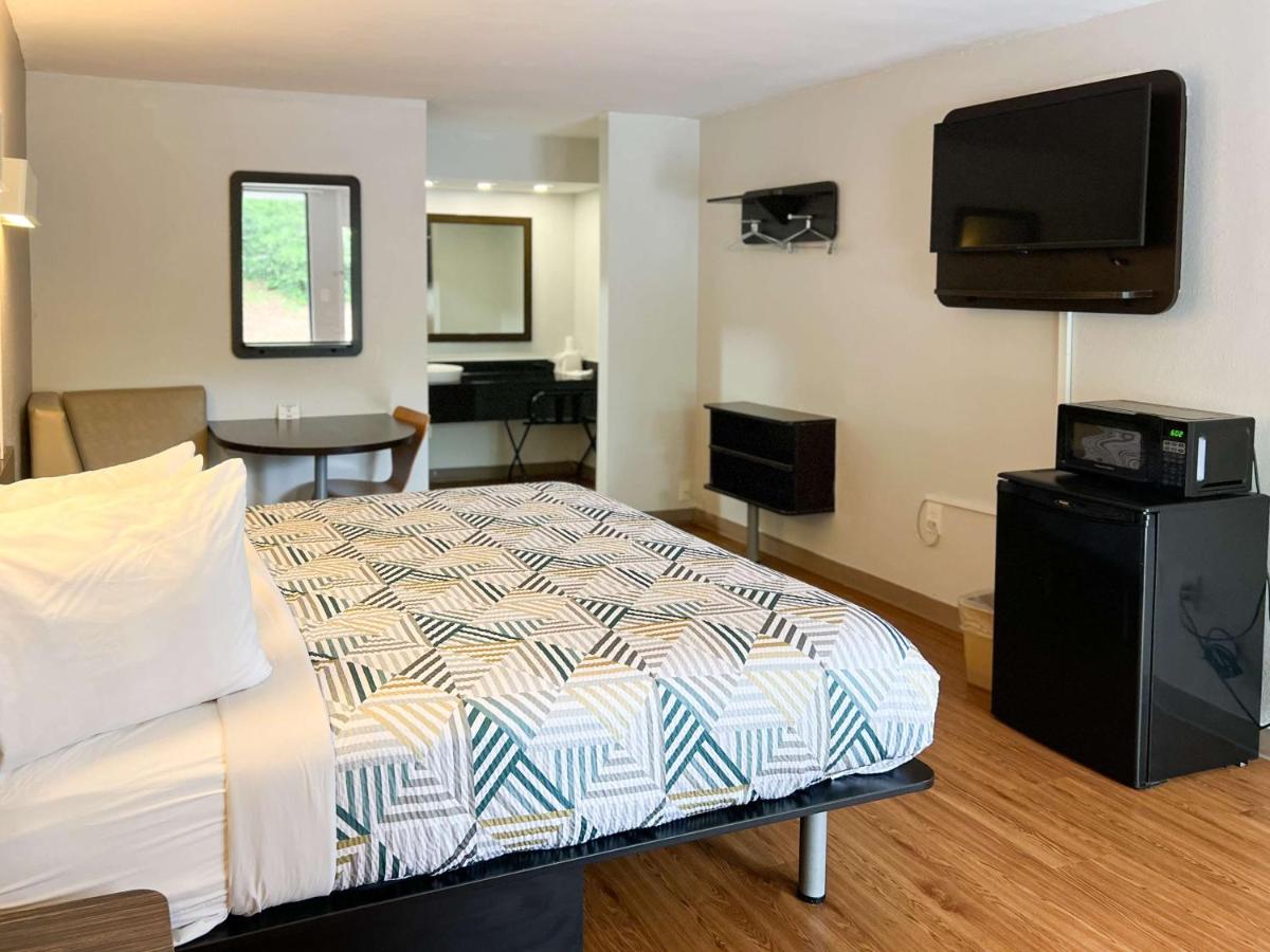 Motel 6-Newnan, GA - Housity
