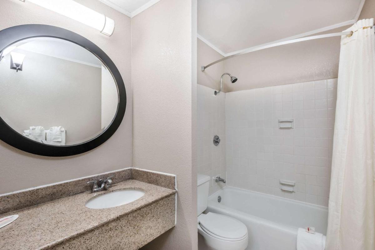 Travelodge by Wyndham Aberdeen - Housity