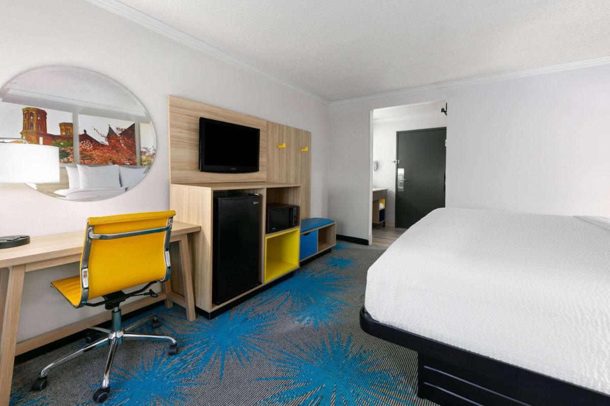 Days Inn by Wyndham Fort Smith - Housity