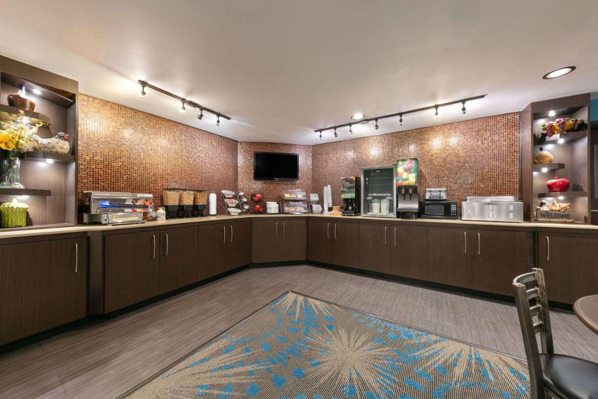 Days Inn by Wyndham Fort Smith - Housity