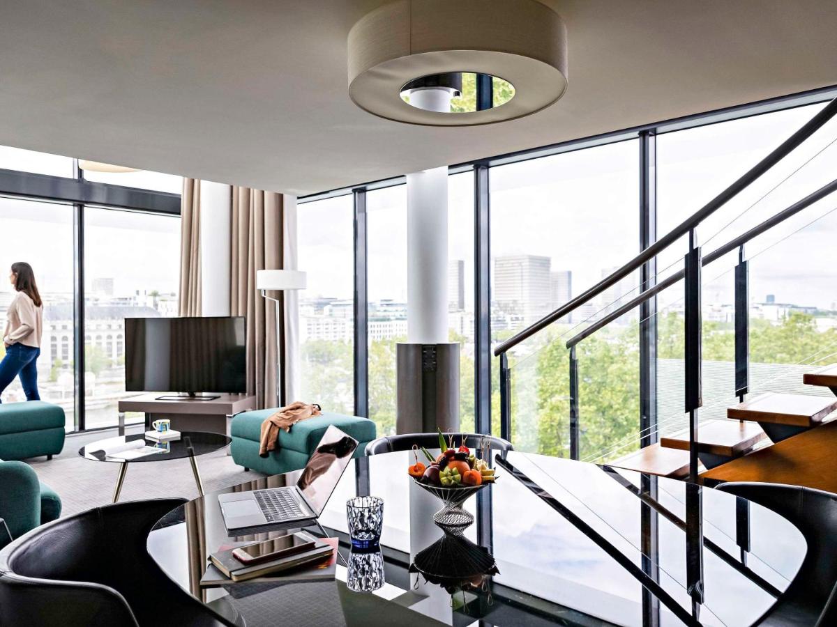 Télévision ou salle de divertissement dans l'établissement Pullman Paris Centre - Bercy