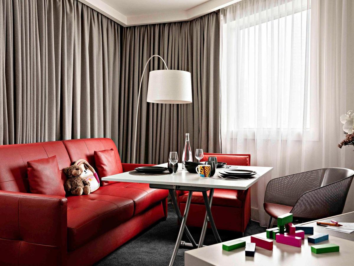 Coin salon dans l'établissement Pullman Paris La Défense