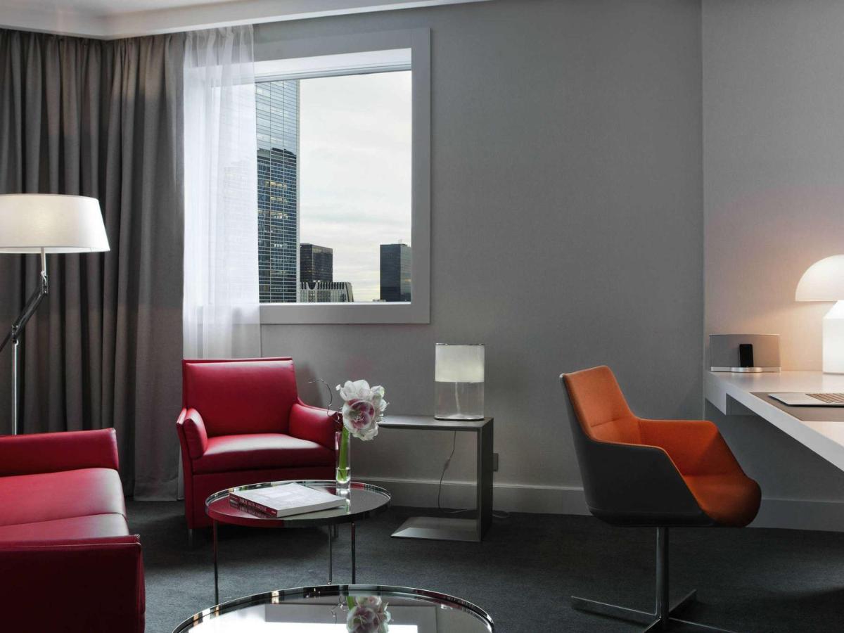 Coin salon dans l'établissement Pullman Paris La Défense