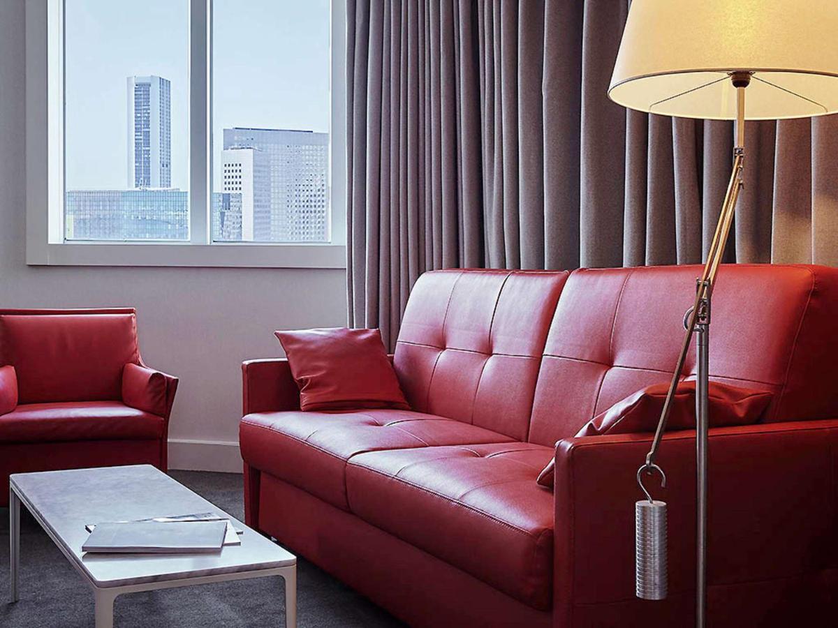 Coin salon dans l'établissement Pullman Paris La Défense