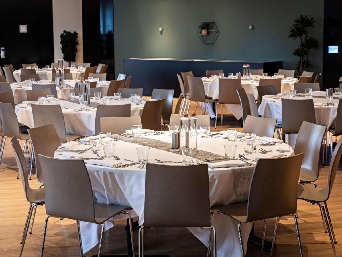Restaurant ou autre lieu de restauration dans l'établissement Pullman Paris La Défense