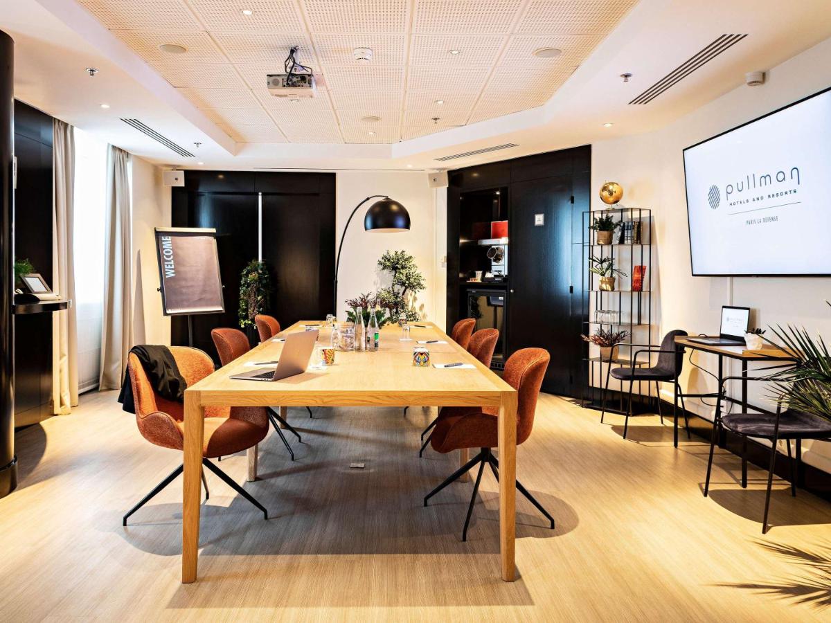 Coin salon dans l'établissement Pullman Paris La Défense